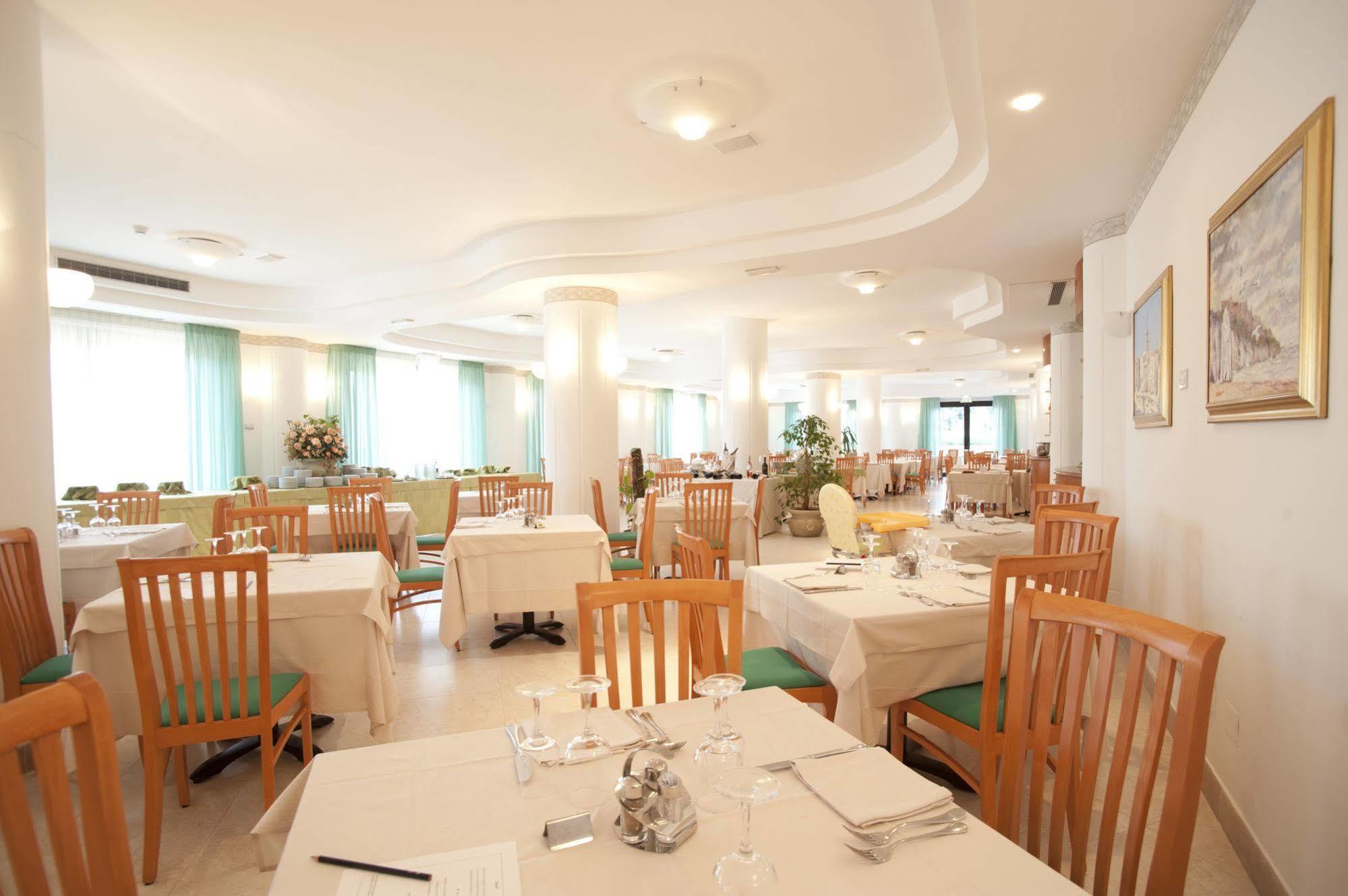 Oasiclub Hotel 비에스테 외부 사진