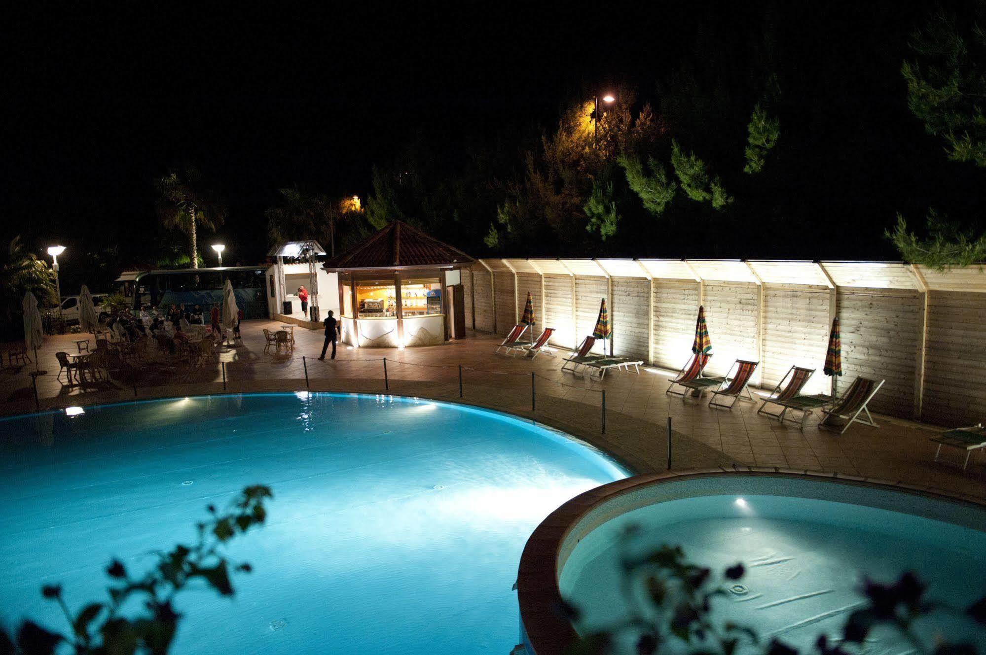 Oasiclub Hotel 비에스테 외부 사진